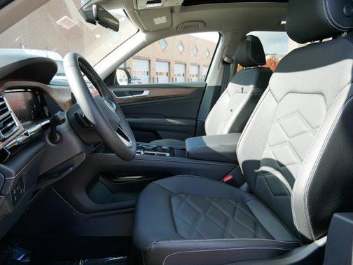 2025 Volkswagen Atlas 2.0T SE w/Technology 4MOTION
