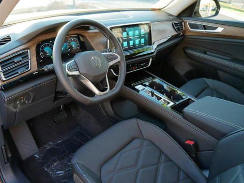 2025 Volkswagen Atlas 2.0T SE w/Technology 4MOTION