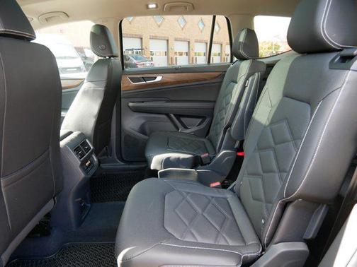 2025 Volkswagen Atlas 2.0T SE w/Technology 4MOTION