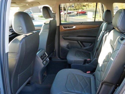 2025 Volkswagen Atlas 2.0T SE w/Technology 4MOTION