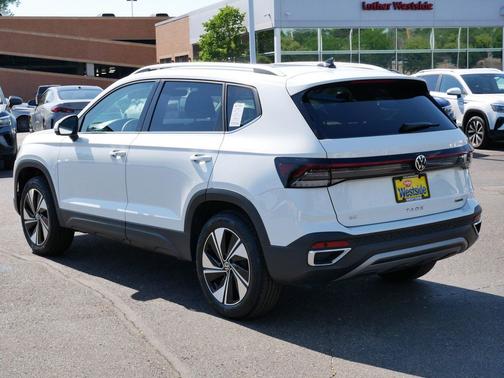 Pure White 2025 Volkswagen Taos 1.5T SE