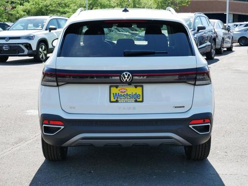 Pure White 2025 Volkswagen Taos 1.5T SE