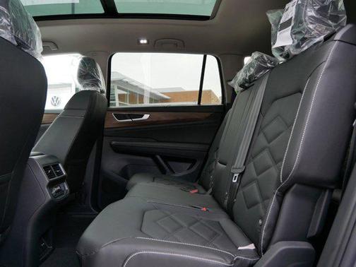 2025 Volkswagen Atlas 2.0T SE w/Technology 4MOTION