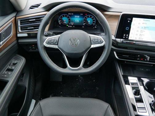 2025 Volkswagen Atlas 2.0T SE w/Technology 4MOTION