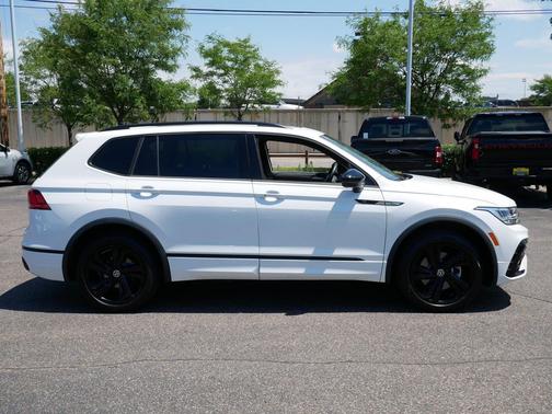 Opal White Pearl 2023 Volkswagen Tiguan 2.0T SE R-Line Black 4MOTION
