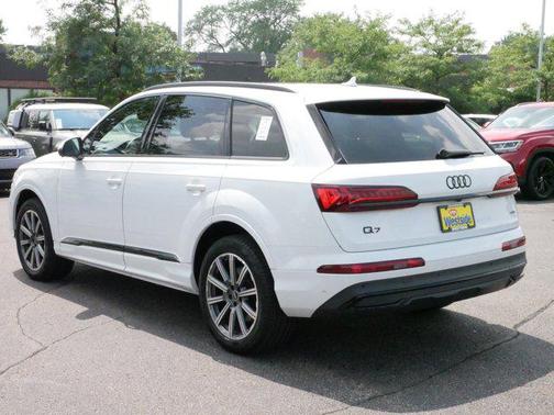 2022 Audi Q7 45 Premium Plus