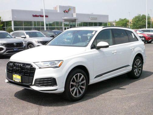 2022 Audi Q7 45 Premium Plus