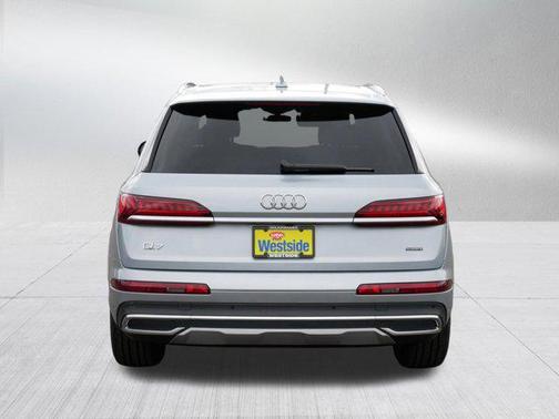 Samurai Gray Metallic 2024 Audi Q7 45 Premium Plus