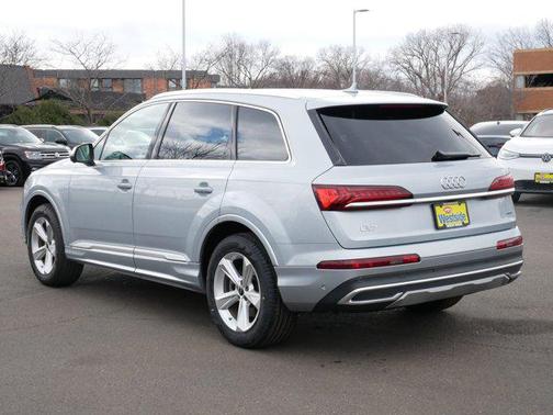 Samurai Gray Metallic 2024 Audi Q7 45 Premium Plus