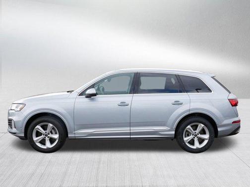 Samurai Gray Metallic 2024 Audi Q7 45 Premium Plus