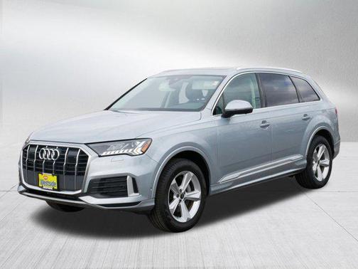 Samurai Gray Metallic 2024 Audi Q7 45 Premium Plus