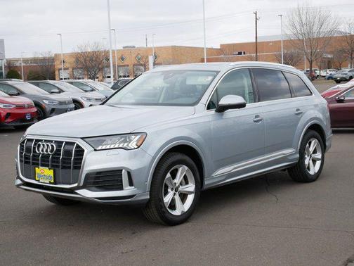 Samurai Gray Metallic 2024 Audi Q7 45 Premium Plus