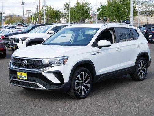 Pure White 2022 Volkswagen Taos 1.5T SE