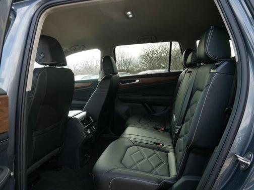 2025 Volkswagen Atlas 2.0T SE w/Technology 4MOTION
