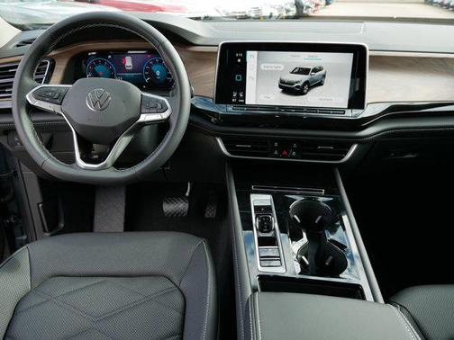 2025 Volkswagen Atlas 2.0T SE w/Technology 4MOTION