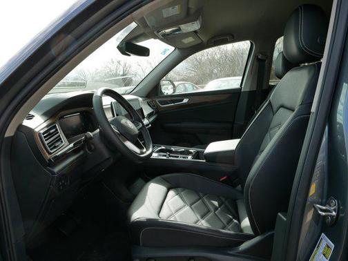 2025 Volkswagen Atlas 2.0T SE w/Technology 4MOTION