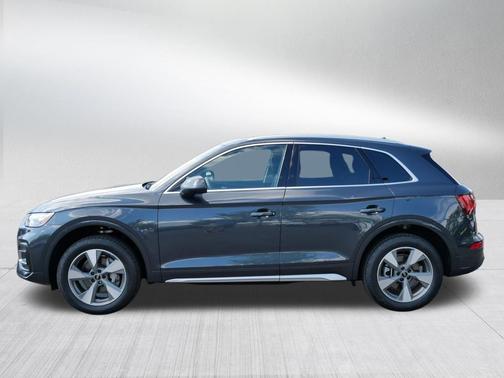 Manhattan Gray Metallic 2023 Audi Q5 40 Premium