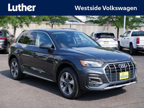 Manhattan Gray Metallic 2023 Audi Q5 40 Premium