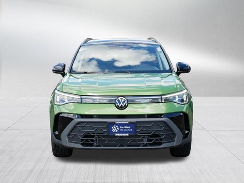 Bright Moss Green Metallic/Deep Black Roof 2025 Volkswagen Taos 1.5T SE Black