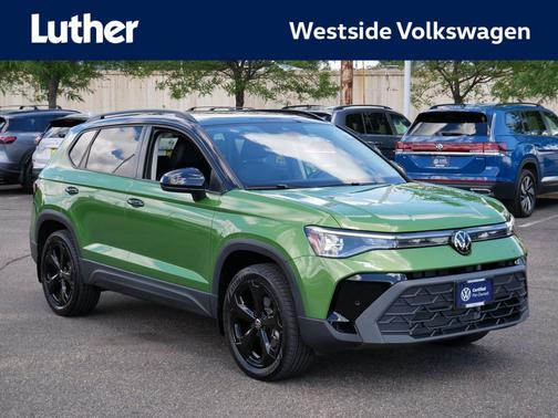 Bright Moss Green Metallic/Deep Black Roof 2025 Volkswagen Taos 1.5T SE Black