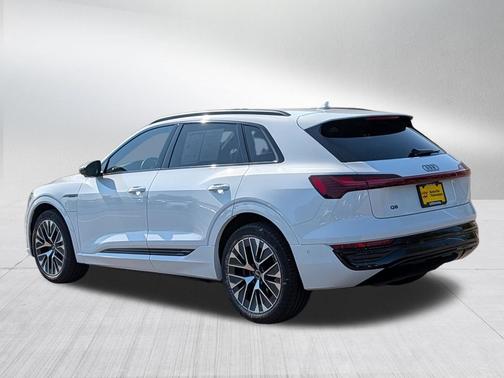 Glacier White Metallic 2024 Audi Q8 e-tron Premium Plus
