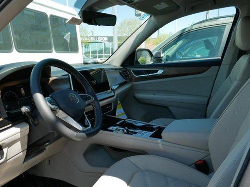 2025 Volkswagen Atlas 2.0T SE w/Technology 4MOTION