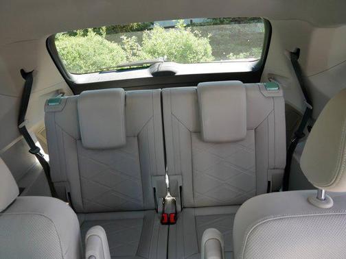 2025 Volkswagen Atlas 2.0T SE w/Technology 4MOTION