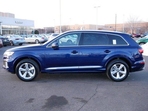 2022 Audi Q7 45 Premium Plus