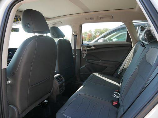 2025 Volkswagen Taos 1.5T SE Black