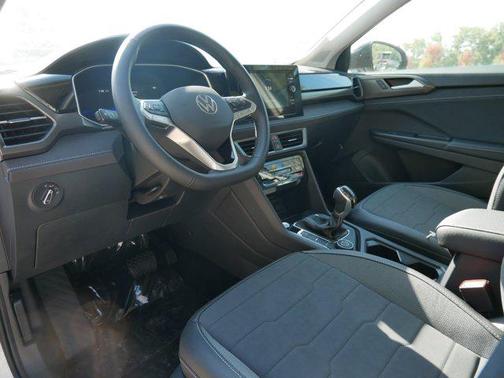 2025 Volkswagen Taos 1.5T SE Black