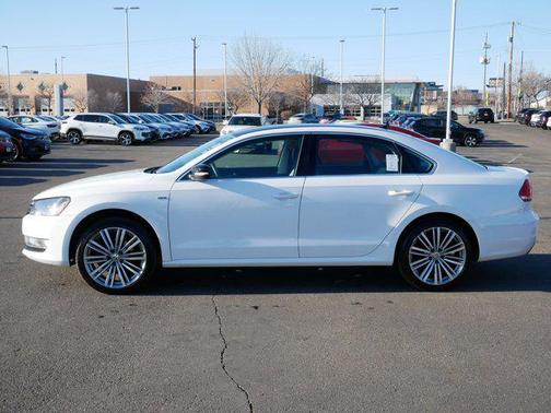 Candy White/Black Roof 2015 Volkswagen Passat 1.8T Auto Sport