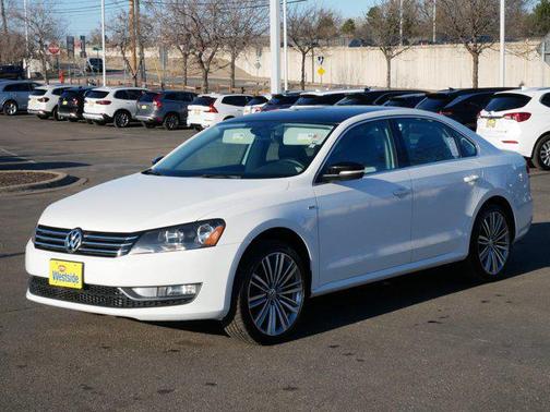 Candy White/Black Roof 2015 Volkswagen Passat 1.8T Auto Sport
