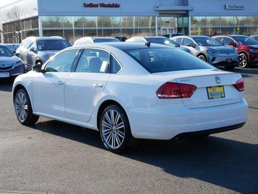 Candy White/Black Roof 2015 Volkswagen Passat 1.8T Auto Sport
