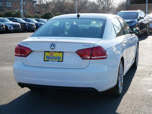 Candy White/Black Roof 2015 Volkswagen Passat 1.8T Auto Sport