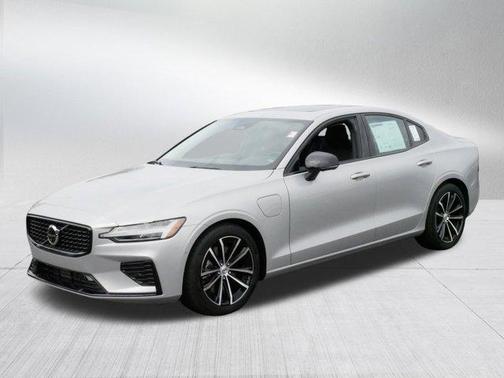 2023 Volvo S60 Recharge Plug-In Hybrid T8 Plus Dark Theme