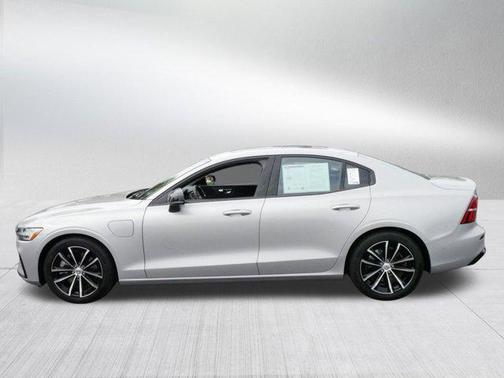 2023 Volvo S60 Recharge Plug-In Hybrid T8 Plus Dark Theme