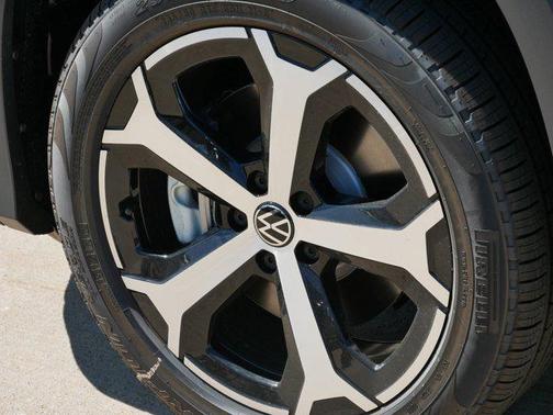 2025 Volkswagen Tiguan 2.0T SE 4MOTION