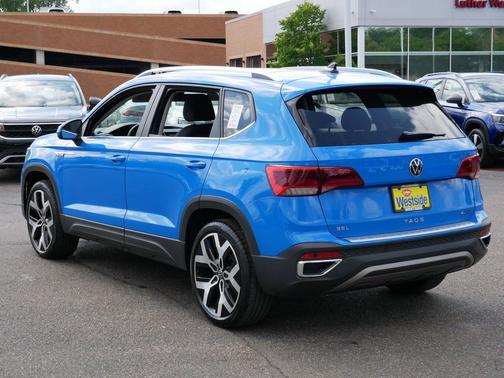 Cornflower Blue 2022 Volkswagen Taos 1.5T SEL