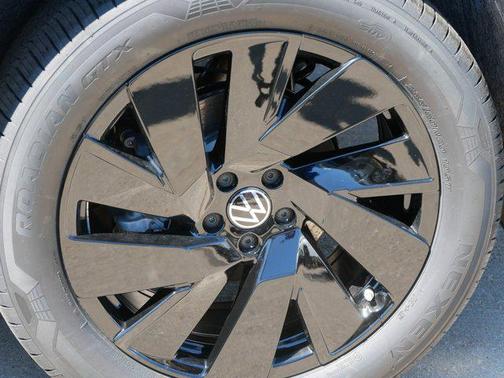 2025 Volkswagen Atlas 2.0T SE w/Technology 4MOTION