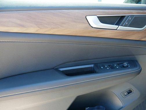 2025 Volkswagen Atlas 2.0T SE w/Technology 4MOTION