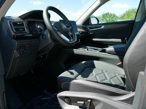 2025 Volkswagen Atlas 2.0T SE w/Technology 4MOTION