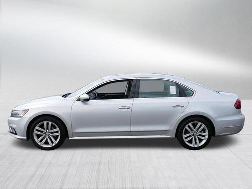 Reflex Silver Metallic 2017 Volkswagen Passat 1.8T SE w/Technology