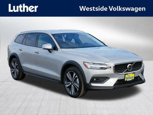 2025 Volvo V60 Cross Country Plus, B5 AWD Gas (mild hybrid)