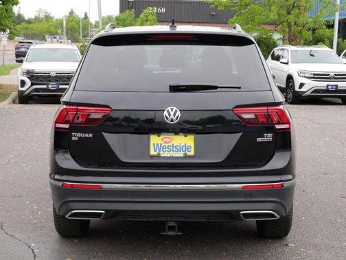 Deep Black Pearl Metallic 2018 Volkswagen Tiguan 2.0T SE 4MOTION