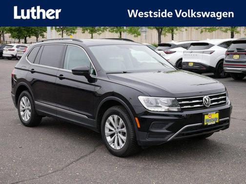 Deep Black Pearl Metallic 2018 Volkswagen Tiguan 2.0T SE 4MOTION