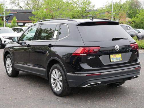 Deep Black Pearl Metallic 2018 Volkswagen Tiguan 2.0T SE 4MOTION