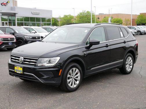 Deep Black Pearl Metallic 2018 Volkswagen Tiguan 2.0T SE 4MOTION