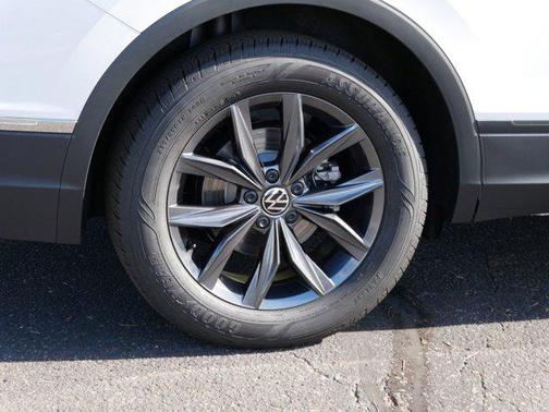 2024 Volkswagen Tiguan 2.0T SE 4MOTION