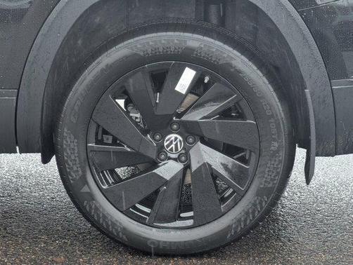 Deep Black Pearl 2026 Volkswagen Atlas 2.0T SE w/Technology 4MOTION
