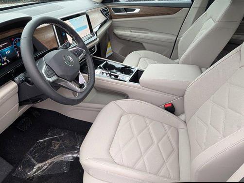 Deep Black Pearl 2026 Volkswagen Atlas 2.0T SE w/Technology 4MOTION